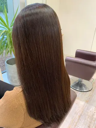 ロング Aile所属・酸性ストレート／カラ ー/山下高明のヘアスタイル