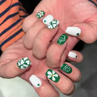 ネイル 🪐富島彩夏 /海外nail🪐のネイルデザイン