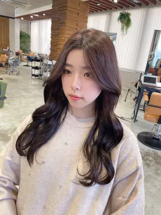 ロング 福間克徳/顔まわり /レイヤーカットのヘアスタイル