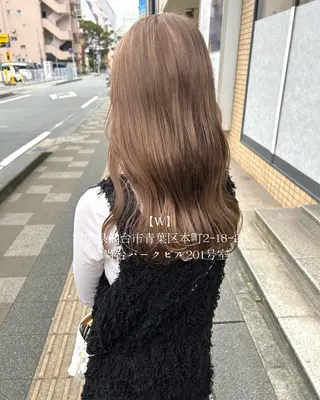 ロング W所属・小林 朋花のヘアスタイル