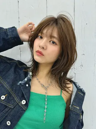 ミディアム カラー 垢抜け/レイヤー/ ハイトーン/アスナのヘアスタイル