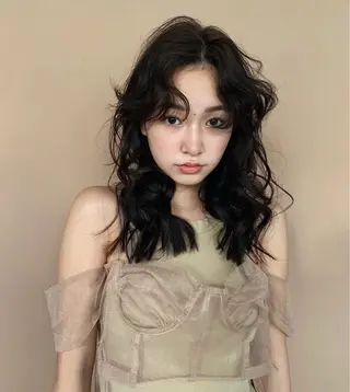 セミロング 熊谷 由貴のヘアスタイル