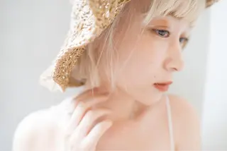 カラー ヘアアレンジ 顔周りレイヤー/韓国 ブリーチminamiのヘアスタイル