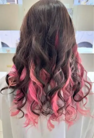 カラー タカハシ リナのヘアスタイル