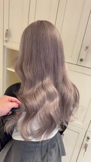 ロング カラー ONYX所属・ブリーチ/ハイトーン ミルクティー/ハルトのヘアスタイル