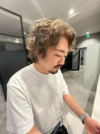 ショート カラー メンズ MIES amane(アマネ)のヘアスタイル