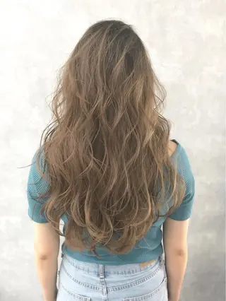 セミロング カラー TOMOYAレイヤー ブリーチ縮毛矯正のヘアスタイル