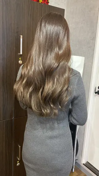 ロング カラー 透け感•艶感カラー 池本　紘之のヘアスタイル