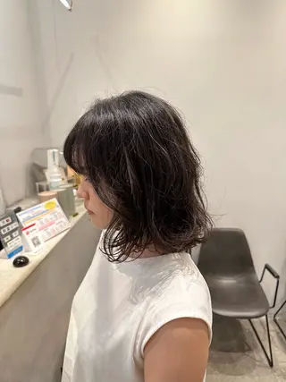 ミディアム パーマ 川口開世 layer cutのヘアスタイル