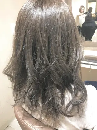 ミディアム カラー 嶋村夏実🌼レイヤー 🌸白髪ぼかしのヘアスタイル