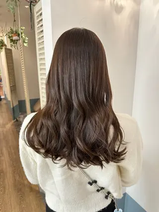 ロング カラー 安丸 結夏のヘアスタイル