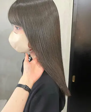 ロング ブリーチなしダブルカ ラー🩶manamiのヘアスタイル