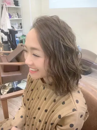 ミディアム カラー 鶴見 和美のヘアスタイル
