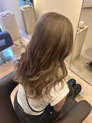 カラー Eliss 堀江所属・山田 芹菜のヘアスタイル