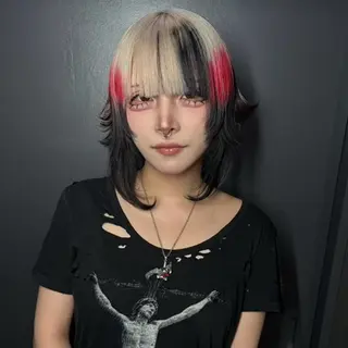 ショート カラー ★デザインカラー ハイトーン ももか★のヘアスタイル