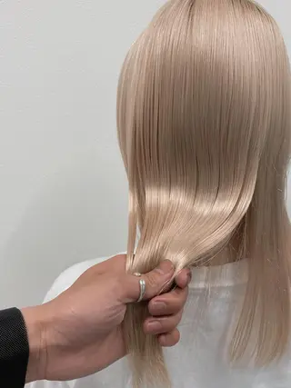 セミロング カラー Living所属・ヨシモトリョウ 髪質改善/美髪のヘアスタイル