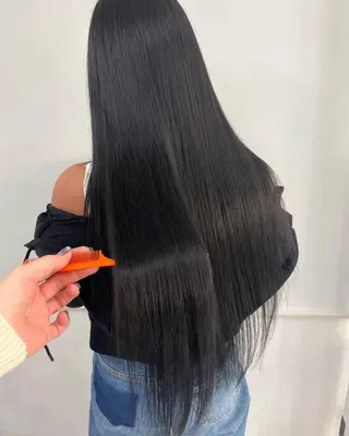 ロング エクステ ハイトーン 💭黒崎ハルカのヘアスタイル
