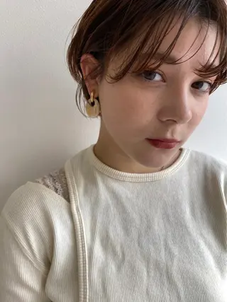 ショート カラー 髙橋一哉　ブリーチ/ ベージュカラーのヘアスタイル