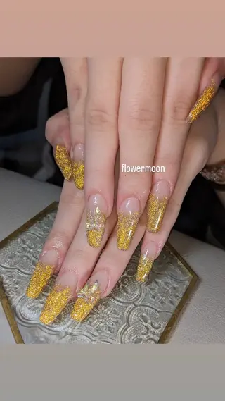 ネイル フラワー ムーンのネイルデザイン