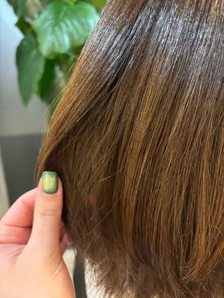 ミディアム カラー 伊藤 杏奈のヘアスタイル