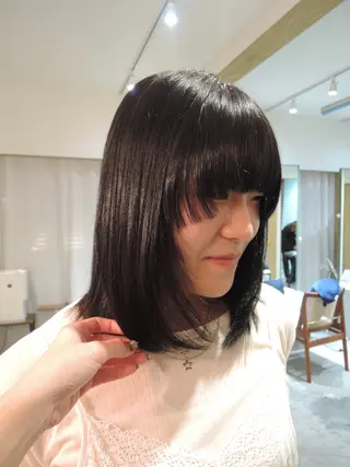 ミディアム YUI／レイヤー カット/透明感カラーのヘアスタイル