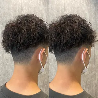 ショート パーマ メンズ 𝙱𝙻𝙴𝙽 𝚋𝚢 𝚍𝚘𝚝.所属・🤍BLEN 窓🤍のヘアスタイル