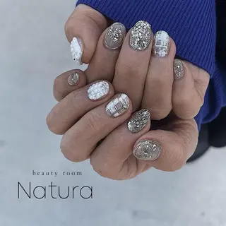 ネイル マツエク・マツパ アイブロウ beautyroom Naturaのネイルデザイン