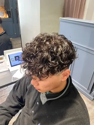 ショート パーマ メンズ 江﨑 翔のヘアスタイル