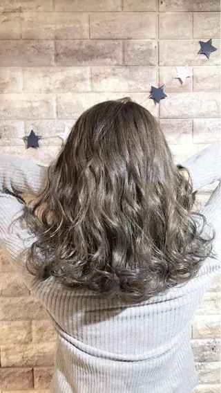 ミディアム カラー supbytomee所属・カラー特化型サロン #SUP.のヘアスタイル