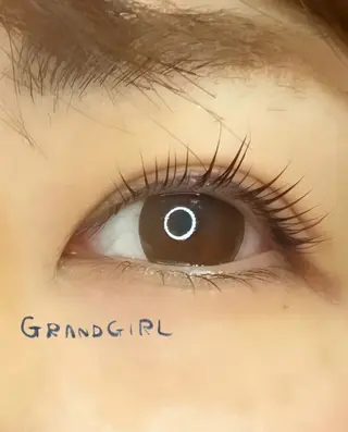 マツエク・マツパ GRANDGIRL所属・ヨシダ セリナのマツエク・マツパデザイン