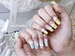 ネイル Nailsalon Vi+ももか🩷のネイルデザイン