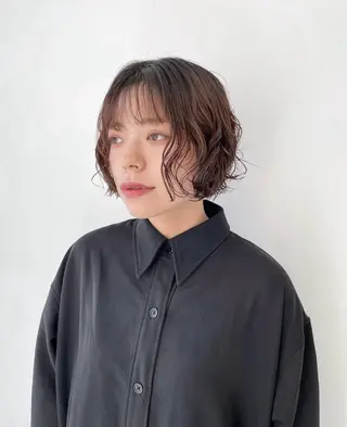 アイブロウ ENIF ツキのヘアスタイル