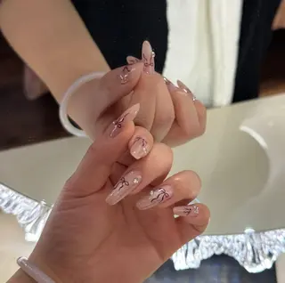 ネイル Lynn_ Nailのネイルデザイン