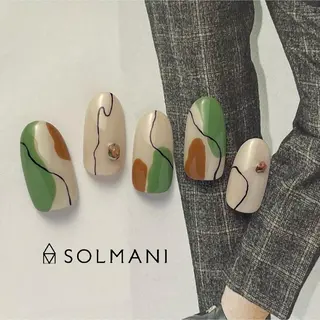 ネイル SOLMANI 予約担当のネイルデザイン