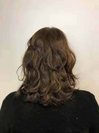 ミディアム 青野 文香のヘアスタイル