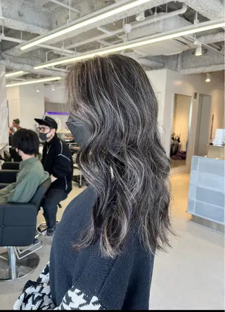 ロング karin💋海外 バタフライカットのヘアスタイル