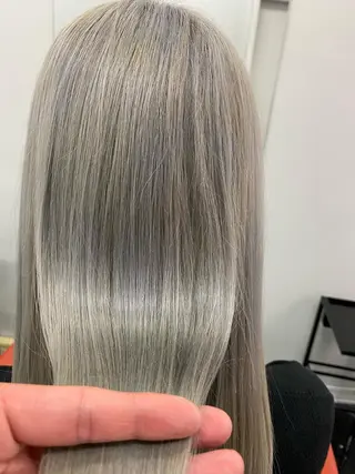 セミロング カラー メンズ ブリーチ特化型✂️ ハイトーンカラー👨のヘアスタイル