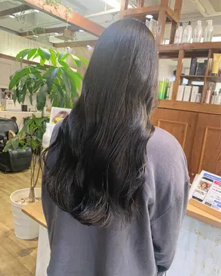 ロング カラー regalo 森重ユウのヘアスタイル