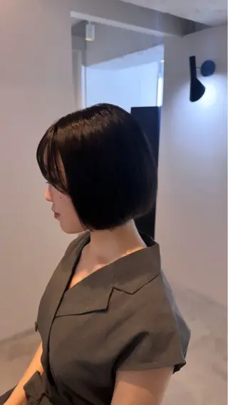 ショート カラー 艶感ワンホン color✨のヘアスタイル