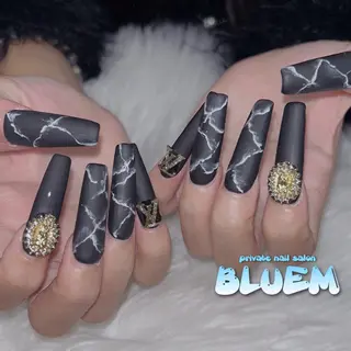 ネイル BLUEM なな🐶のネイルデザイン