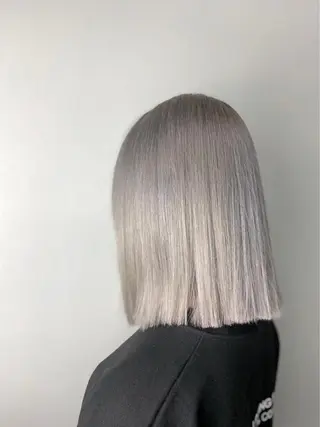 セミロング カラー ヘアアレンジ ブリーチ特化型✂️ ハイトーンカラー👨のヘアスタイル