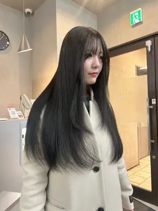 ロング moe🎀 透明感カラーのヘアスタイル