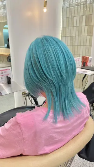 カラー Reve by Lond仙台所属・ブリーチ6000 円派手髪 ハイトーンのヘアスタイル