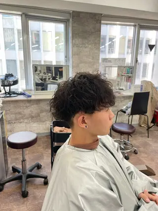 メンズ フェードパーマ 新倉幸之助のヘアスタイル