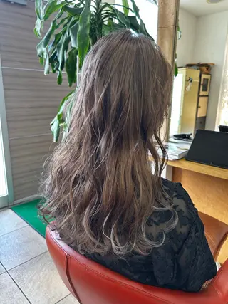 ロング カラー ブルームーン所属・モリタ ミツキのヘアスタイル
