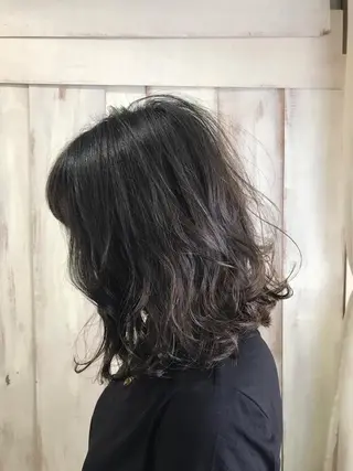 ミディアム カラー 丸山 史香のヘアスタイル