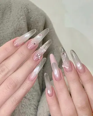 ネイル T. Leeのネイルデザイン