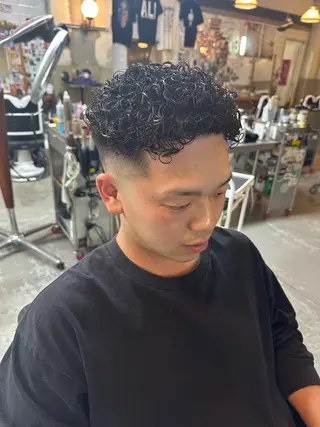 ショート パーマ メンズ MERICAN BARBERSHOP®︎ KOBE所属・モチヅキ タツキのヘアスタイル