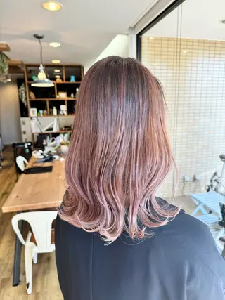 ロング カラー ツキダテ ユイのヘアスタイル
