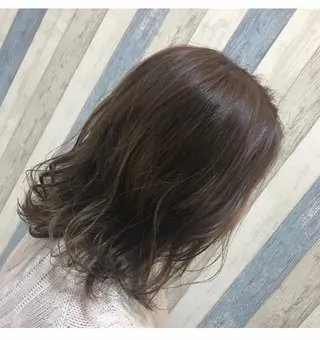 ミディアム カラー 関 桃子のヘアスタイル